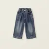 Pantalones Infantiles Modernos y GenialesJeans para Niñas Estilo Coreano con Agujeros, Pedrería y Dobladillos Enrollados, Pantalones Casuales de Pierna Ancha para Niñas Pequeñas