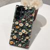 Funda de Película para Teléfono Color Verde Oscuro con Margaritas Estilo Bosque Retro Adecuada para Samsung S22/S23 Ultra Funda Anticaídas de Gama Alta