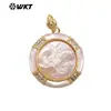 Wt-Jp468 Pingente Exquisito Estilo Religioso Concha Branca Natural Pássaro da Paz Cruz Gravada Banhado a Ouro 18K