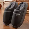Nuevas pantuflas de algodón para hombre 2026, engrosadas y forradas de felpa para abrigar, con suela gruesa y antideslizantes, adecuadas tanto para hombres como para mujeres