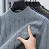 Em estoque, envio direto de peça única, fio listrado vertical, antipilling, suéter de malha grosso de cor sólida para homens, gola semidecotada, vestuário masculino