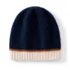 Chapéu de tricô de cashmere em bloco de três cores estilo coreano para mulheres, com abas para as orelhas, quente e grosso, versátil