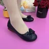 Sapatos Casuais Retro de Couro Macio Antiderrapantes para Primavera e Outono 2026 Novo Modelo Sapatos de Couro Resistentes ao Desgaste com Solas Macias e Confortáveis Estilo Mãe