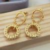 Aretes de estilo retro, temperamento moderno, nicho, diseño único, forma geométrica circular, aretes chapados en oro de lujo ligero de alta gama