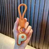Chaveiro Criativo de Couro com Letras Inglesas 26 Letras Pingente de Bolsa Pequenos Acessórios Presente Chaveiro de Carro