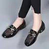 Sapatos de Couro Macio com Tela para Mulheres 2026 Novo Estilo Sandálias Vazadas Finas Verão Planas com Solado Macio Mocassins Salto Baixo Sapatos de Couro