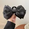 Pinza de Tiburón con Pluma de Avestruz para Mujer 2025 Nuevo Accesorio de Plumas de Alta Gama Pinza para Agarrar la Parte Posterior de la Cabeza Elegante Pinza de Pelo