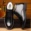 Zapatos de Hombre 2025 Invierno Terciopelo Cálidos Zapatos de Piel Negocios Casual Hombre Escuela Secundaria Papá Mayor Formal Zapatos de Algodón y Piel