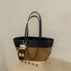 Bolsa de Moda Transfronteiriça Feminina 2026 Novo Estilo Feminino Pequena de Alto Padrão Design de Nicho Bolsa de Mão Bolsa Tote de Grande Capacidade para o Dia a Dia