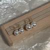 Aretes de tacón alto redondos de cáñamo gris blanco real muchos Austria Shi casa Perla S925 plata de ley chapada gancho para la oreja venta al por mayor