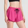 Shorts esportivos femininos de secagem rápida, calça de yoga com cordão anti-exposição, calça de ginástica respirável de três quartos com visual de duas peças, estilo fino de verão