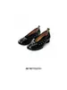 Sapatos femininos de pele de carneiro 2026 nova moda versáteis sola macia rebite salto grosso casco de porco bico dividido sapatinhos de couro
