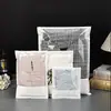 Bolsa con Cierre de Papel Kraft Blanco Ropa Ventana Transparente Bolsa de Almacenamiento Universal para Ropa Bolsa de Embalaje para Textiles del Hogar Sello de Plástico Lista para Entrega