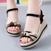 Sandalias populares de comercio exterior para mujer, nuevo estilo de verano, tacones de cuña de suela gruesa, sandalias de plataforma elegantes, sandalias casuales versátiles que aumentan la altura