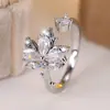 Anillo Abierto en Forma de Flor para Mujer, Diseño de Lujo Ligero de Nicho, Anillo Ajustable para Dedo Índice, Suministro Mayorista de Joyería de Yiwu