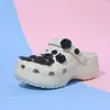 Zapatos con Agujeros Nube para Mujer Suela Gruesa Antideslizantes Mismo Estilo que Celebridades Calzado Exterior Suela Suave Slip-On Ramo de Flores Negras Zapatos para Playa y Costa
