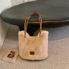 Bolsa de Ombro Casual Elegante de Grande Capacidade para 2026, para Escola e Trabalho, Bolsa Tote Versátil de Inverno para Mulheres, Novo Estilo de Pelúcia