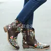 Juyuan ofrece envío el mismo día para su colección otoño/invierno 2026 de botas nuevas para mujer, de talla grande, bordadas, de punta y tacón bajo.