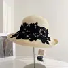 Elegante Chapéu Balde de Renda Floral de Aba Larga para Mulheres, Chapéu de Palha para Protetor Solar de Férias de Verão, Chapéu Versátil para Proteção Solar ao Ar Livre