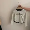Blusa de manga larga para niña con estampado de gatitos, nuevos pantalones casuales versátiles de otoño 2026 con dobladillo festoneado, camiseta con lazo