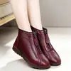 Zapatos de algodón de invierno para mujer para madres, cuero suave, forrados de felpa, botines cortos cálidos, engrosados, antideslizantes, resistentes al desgaste, zapatos de cuero cálidos para abuela