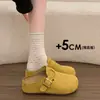 Versátil Estilo Retrô Francês com Aumento de Altura Oculto de 5cm, Novo Modelo 2026, Chinelos Fechados com Fivela para Uso Externo, Chinelos de Primavera com Solado Grosso