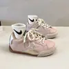 Zapatos casuales estilo desgastado en color rosa para niñas, nueva colección primavera/otoño 2026, zapatos con estampado de estrellas, zapatillas deportivas para niños, tenis versátiles