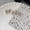 Adesivos de Unha Cartoon Fofo Pet Graffiti Linhas Pretas e Brancas Cachorrinho Laço Flores Adesivos de Decoração de Unha DIY