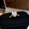 Anillo Exquisito de Oro Real de 18K Chapado con Circonita Ovalada Estrella Brillante Anillo para Dedo Índice de Lujo Ligero Sensación de Gama Alta Joyería para la Mano Mujer