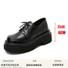 Zapatos planos de suela gruesa estilo británico para mujer Zapatos de cordones populares populares Negros