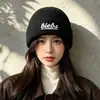Nuevo gorro de punto estilo coreano 2026 con bordado simple de letras, un gorro de otoño versátil y cálido para mujer, diseñado para hacer que la cara parezca más pequeña