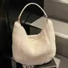 2025 Nuevo Bolso Tote Peludo de Otoño e Invierno Bolso Coreano de Felpa para Axila Gran Capacidad Estilo Extranjero Bolso de Hombro para Viajes Diarios para Mujeres