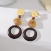 Pendientes Redondos de Resina Geométricos Exagerados para Mujer, Diseño Único y Sofisticado en Rojo Rosa Polvoriento, Pendientes de Círculo