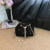 Bolso bandolera de cadena de perlas suave estilo coreano para mujer, bolso tipo cubo con cordón en relieve, bolso de hombro simple y versátil