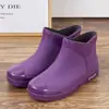 Botas de chuva femininas de cintura baixa e estilo coreano, botas de chuva de algodão para uso externo, sapatos femininos de cintura baixa e estilo coreano para trabalho na cozinha