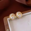 Pendientes de Reloj de Bolsillo Asimétricos con Incrustaciones de Perla de Aguja Plateada y Diamante Pendientes de Botón Exquisitos Retro Franceses con Sentido de Diseño Pendientes de Nicho Venta al por Mayor