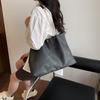 Bolsa Feminina de Textura Macia 2026 Nova Moda Casual Bolsa de Ombro com Corrente Grande Capacidade Bolsa para o Dia a Dia Bolsa Tote Tendência