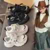 Sapatos Esportivos Infantis de Primavera e Outono Sapatos para Meninos Sapatos para Meninas Sapatos de Tela Simples Sapatos para Bebês Pequenos Sapatos para Bebês Sola Macia Sapatos Caminhantes Respiráveis