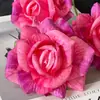 Nuevo Producto Artificial Tres Púas Rosa en Relieve Decoración de Flores para Guía de Camino de Boda Fila de Flores Arreglo Floral de Mesa Artificial Flor Artificial Adornos para Sala de Estar Flor de Seda