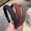 Elegante Diadema de Terciopelo con Rayas Diagonales de Aspecto de Lujo, Diadema Suave de Esponja, Diseño de Corona Alta, Accesorio para el Cabello de Moda