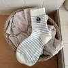 Calcetines hasta la pantorrilla para mujer, estilo coreano, oso de dibujos animados, calcetines a rayas, estilo primavera y otoño, lindos, estilo académico, casual, versátiles, otoño e invierno