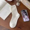 Calcetines de media pantorrilla para mujer, calcetines de algodón para primavera y otoño, color blanco liso, patrón de rombos, rayas verticales retorcidas, estilo universitario, calcetines versátiles y transpirables para mujer