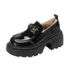 Mocassins Slip-On Retrô de Solado Grosso com Forro de Pelúcia para Mulheres, Estilo Versátil de Inverno, Salto Grosso, Quente, Fivela de Metal, Sapatos Pequenos de Couro, Sapatos de Algodão