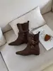 Botas Western Cowboy Retrô Outono/Inverno 2026 para Mulheres, Novo Estilo Outono 2026, Bico Fino Maillard, Fechamento com Fivela, Salto Escondido