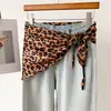 Pañuelo Triangular Estampado de Doble Capa con Estampado de Leopardo y Cadena, Cintura de Corbata, Chal con Protección Solar, Bufanda para el Cuello, Bufanda de Seda para Mujer, Pañuelo para la Cabeza, Bufanda