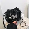 Bolso de cadena pequeño popular para mujer de este año 2024 nuevo diseño de nicho bolso cruzado de mariposa bolso de cubo de hombro con cordón