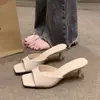 Sandalias de Tacón Alto de Charol Verano 2025 Nuevo Estilo Alargadoras Versátiles Tacón de Aguja Cuadrado Abiertas Slip-On