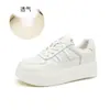 Capa Superior de Piel de Vaca Suela de Espuma Zapatos Blancos Mujer Otoño 2026 Nuevos Mocasines Casuales Suela Gruesa Zapatos Deportivos Versátiles Mujer