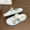 Sandalias planas cerradas tipo slip-on Birkenstock 2026 modelo nuevo otoño-verano, de color azul claro con lunares, a la moda y versátiles, para usar al aire libre con faldas.
