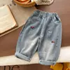 Conjunto de Roupa Nova para Meninos - Primavera 2026: Moletom Listrado Azul e Branco com Estampa de Desenho Animado, Gola Redonda da Moda, Jeans Casual, Tendência